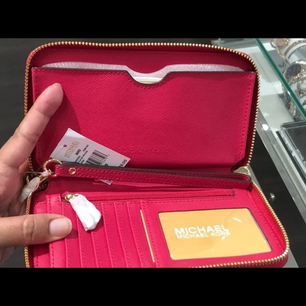 Valentines gift 🎁 Michael kors Hayes ph case multifunction wristlet